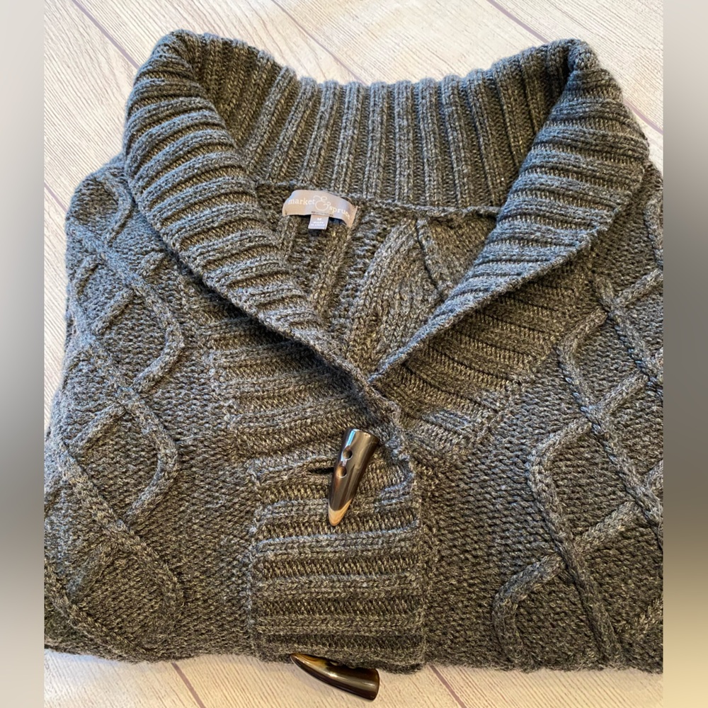 Cozy Gray Cable Knit Sweater - Picture 3 of 12